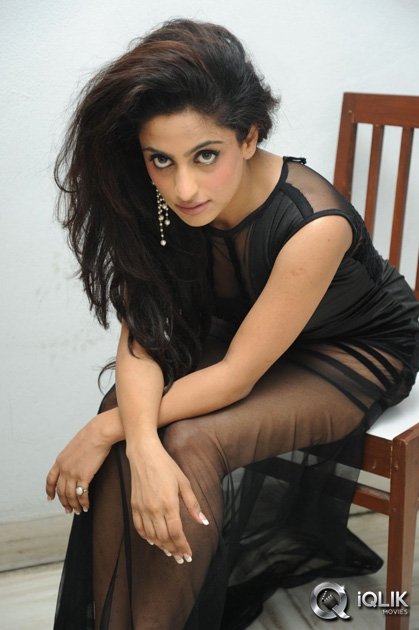 Vriti-Khanna-at-Calling-Bell-Movie-Audio-Launch